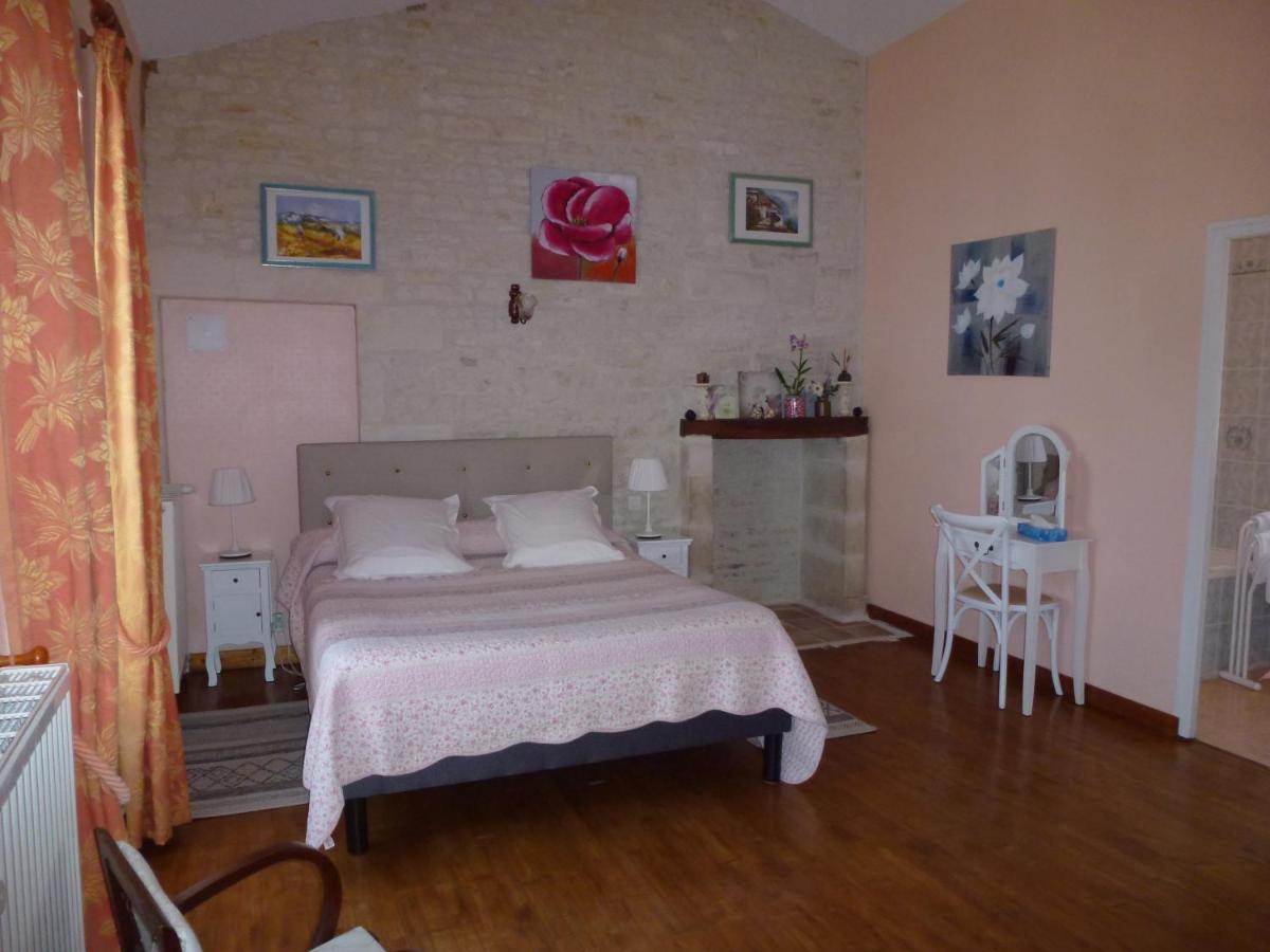 Bed and Breakfast Le Logis De Faugerit Frontenay-Rohan-Rohan Esterno foto